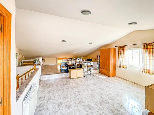 🏡 Casa de cantonada en venda | 6 hab. | 4 banys | Apartament independent | Terrassa solàrium | Centre d'Argentona (Zona CAP)