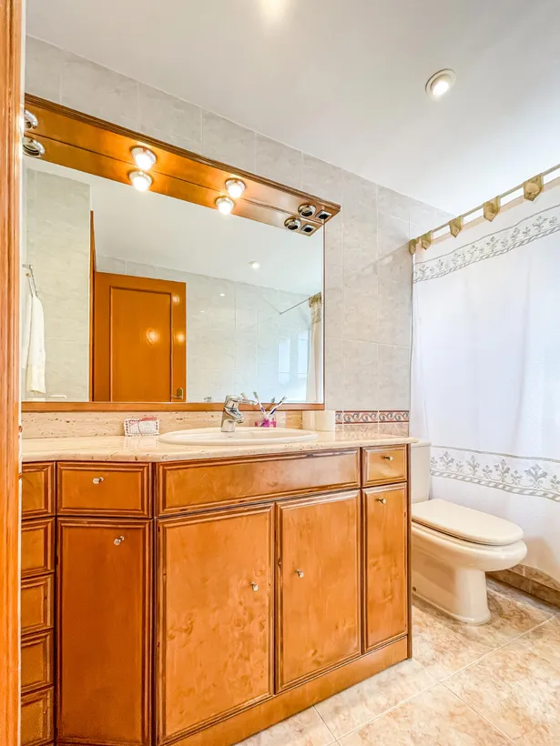 🏡 Casa de cantonada en venda | 6 hab. | 4 banys | Apartament independent | Terrassa solàrium | Centre d'Argentona (Zona CAP)