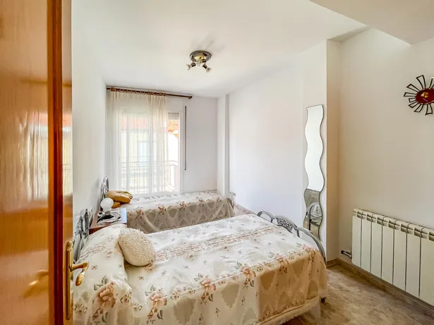 🏡 Casa de cantonada en venda | 6 hab. | 4 banys | Apartament independent | Terrassa solàrium | Centre d'Argentona (Zona CAP)