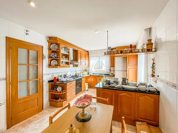 🏡 Casa de cantonada en venda | 6 hab. | 4 banys | Apartament independent | Terrassa solàrium | Centre d'Argentona (Zona CAP)