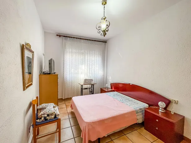 🏡 Casa de cantonada en venda | 6 hab. | 4 banys | Apartament independent | Terrassa solàrium | Centre d'Argentona (Zona CAP)
