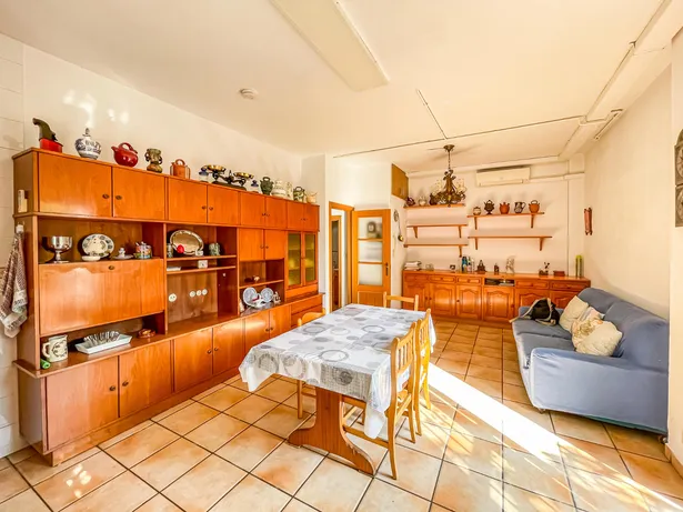 🏡 Casa de cantonada en venda | 6 hab. | 4 banys | Apartament independent | Terrassa solàrium | Centre d'Argentona (Zona CAP)