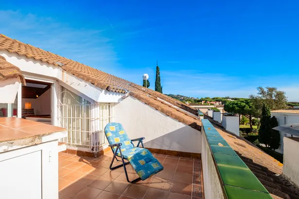 Casa con vistas al mar, jardín y piscina en Calella de Palafrugell