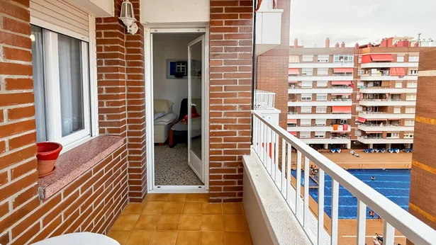 ¡Piso con balcón en Los Concordes, Calella!