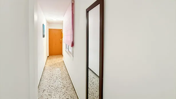 ¡Piso con balcón en Los Concordes, Calella!