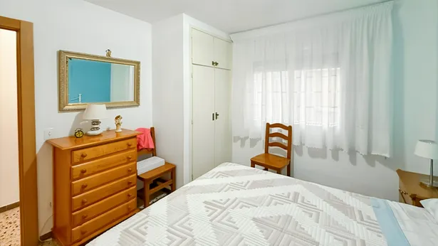 ¡Piso con balcón en Los Concordes, Calella!