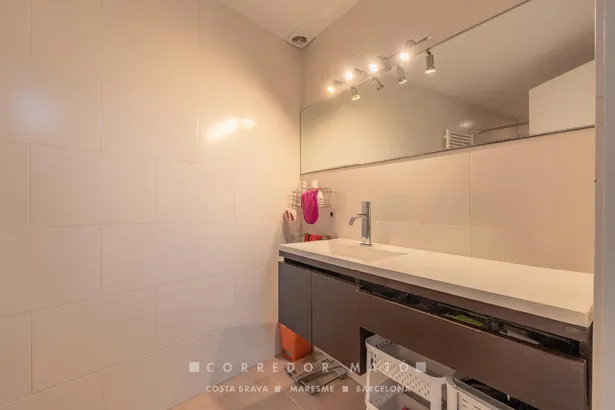 Exclusiva vila familiar amb piscina desbordant i vistes a la Costa Brava