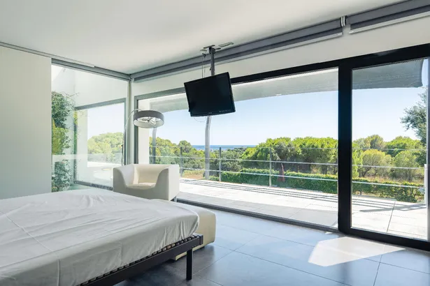 Exclusive Family Villa with Infinity Pool and Views at the Costa Brava