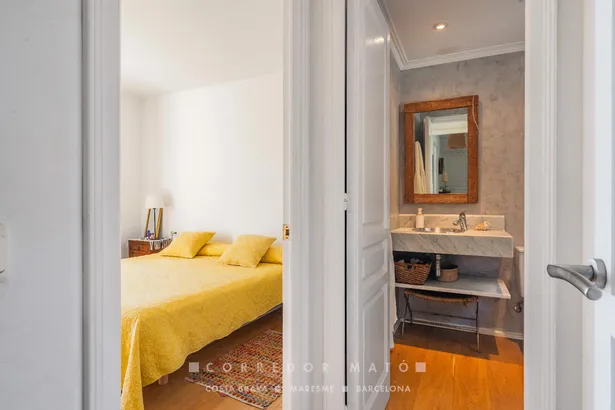 Elegant casa adossada amb vistes al mar, terrassa, jardí i piscina privada a Tamariu.