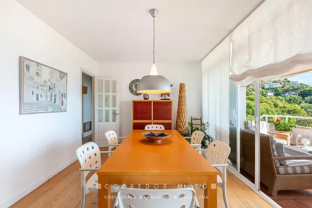 Elegant casa adossada amb vistes al mar, terrassa, jardí i piscina privada a Tamariu.