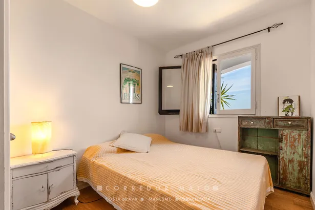 Elegant casa adossada amb vistes al mar, terrassa, jardí i piscina privada a Tamariu.