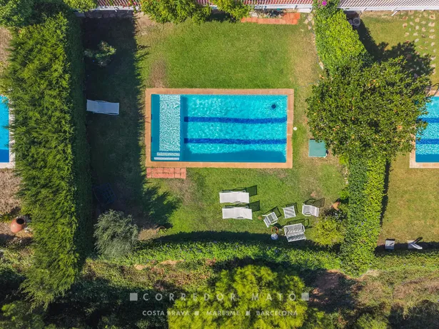 Elegant casa adossada amb vistes al mar, terrassa, jardí i piscina privada a Tamariu.