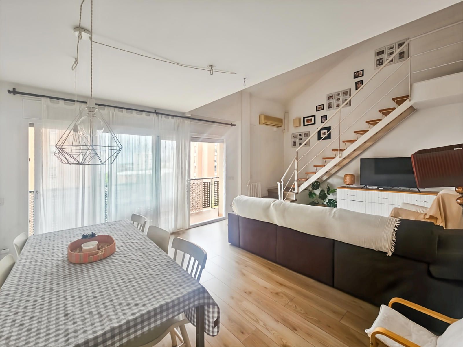 MATARO: ¡Ático dúplex en perfecto estado y con vistas abiertas!