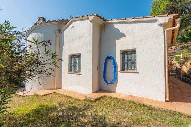 Casa unifamiliar amb vista al mar i gran potencial a la milla d'or de Tamariu.