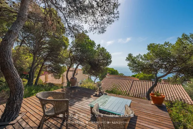 Casa unifamiliar amb vista al mar i gran potencial a la milla d'or de Tamariu.