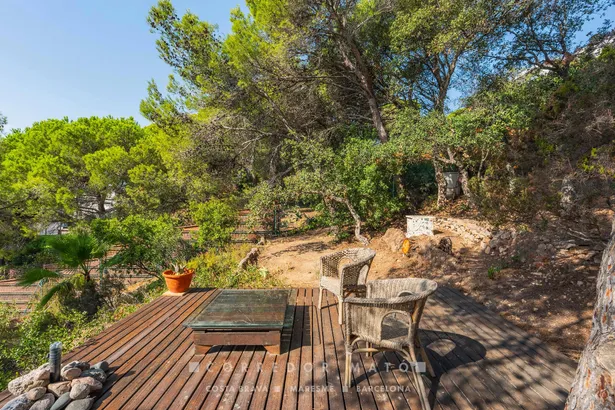Casa unifamiliar amb vista al mar i gran potencial a la milla d'or de Tamariu.