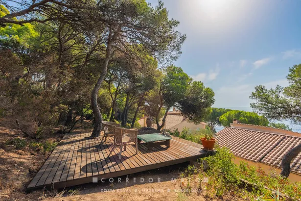 Casa unifamiliar amb vista al mar i gran potencial a la milla d'or de Tamariu.