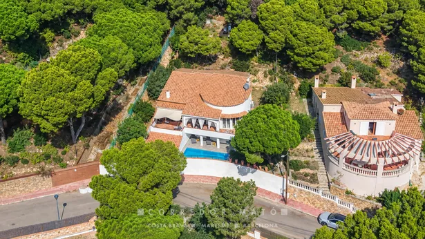 Casa unifamiliar amb vista al mar i gran potencial a la milla d'or de Tamariu.