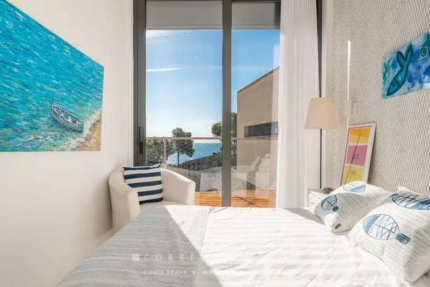 Exclusiva casa contemporània amb vistes panoràmiques i al mar a Tamariu.