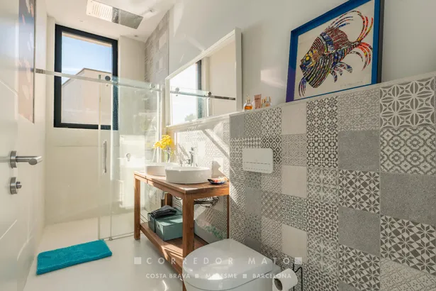 Exclusiva casa contemporània amb vistes panoràmiques i al mar a Tamariu.