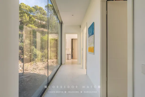 Exclusiva casa contemporània amb vistes panoràmiques i al mar a Tamariu.