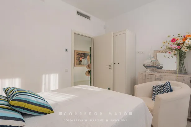 Exclusiva casa contemporània amb vistes panoràmiques i al mar a Tamariu.