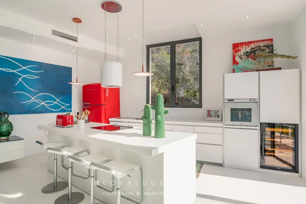 Exclusiva casa contemporània amb vistes panoràmiques i al mar a Tamariu.