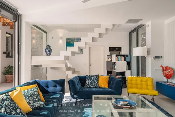 Exclusiva casa contemporània amb vistes panoràmiques i al mar a Tamariu.
