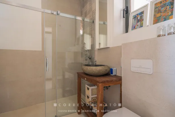 Exclusiva casa contemporània amb vistes panoràmiques i al mar a Tamariu.