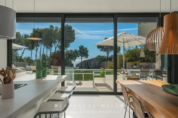 Exclusiva casa contemporània amb vistes panoràmiques i al mar a Tamariu.