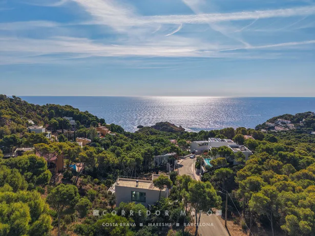 Exclusiva casa contemporània amb vistes panoràmiques i al mar a Tamariu.
