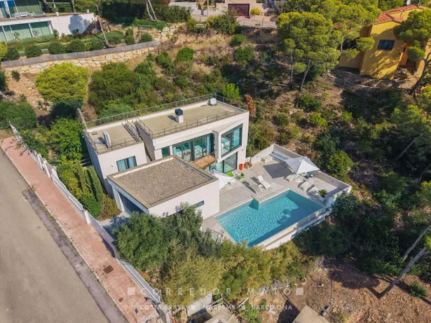 Exclusiva casa contemporània amb vistes panoràmiques i al mar a Tamariu.