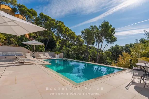 Exclusiva casa contemporània amb vistes panoràmiques i al mar a Tamariu.