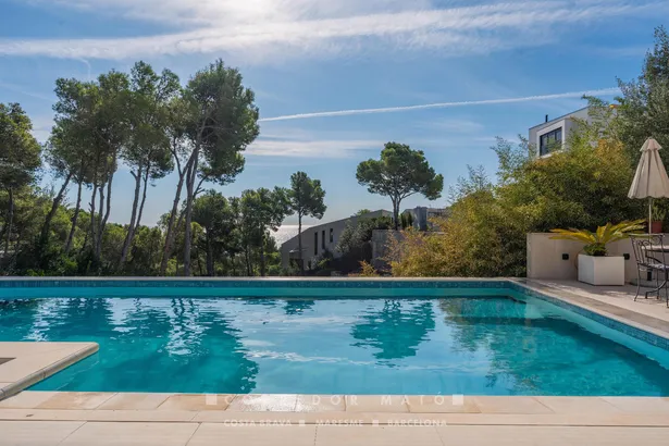 Exclusiva casa contemporània amb vistes panoràmiques i al mar a Tamariu.