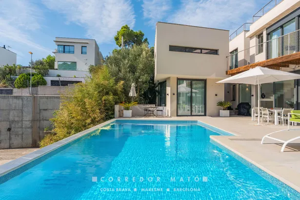 Exclusiva casa contemporània amb vistes panoràmiques i al mar a Tamariu.