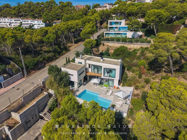 Exclusiva casa contemporània amb vistes panoràmiques i al mar a Tamariu.