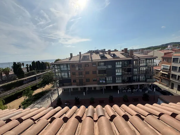 FANTÀSTIC DÚPLEX EN PRIMERA LÍNIA DE MAR – CALELLA