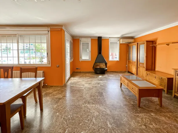 Casa amb terrasses, xemeneia i ampli garatge en Tres Torres, Granollers