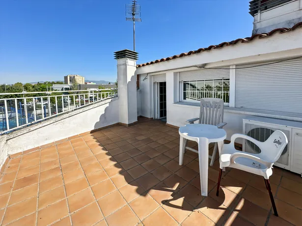 Casa amb terrasses, xemeneia i ampli garatge en Tres Torres, Granollers