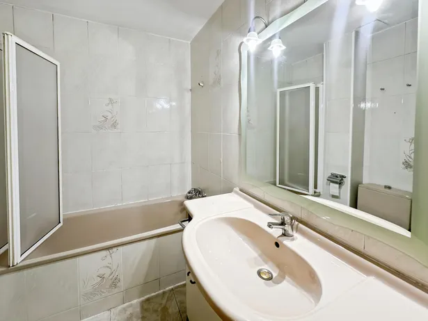 Casa amb terrasses, xemeneia i ampli garatge en Tres Torres, Granollers