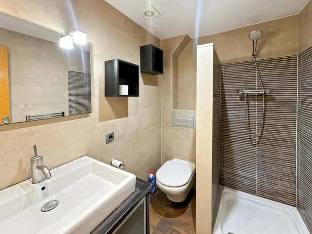 Casa amb terrasses, xemeneia i ampli garatge en Tres Torres, Granollers
