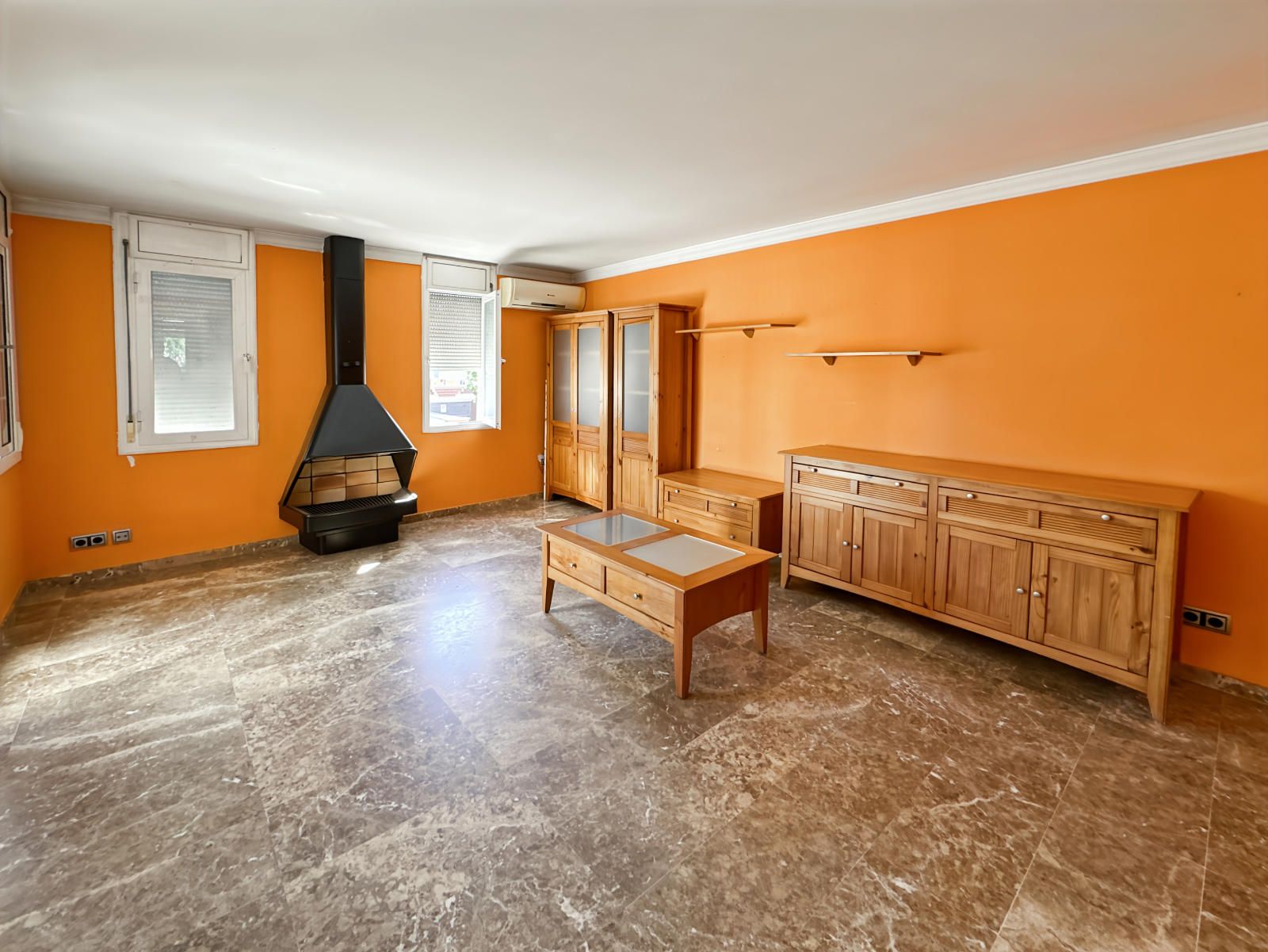Casa amb terrasses, xemeneia i ampli garatge en Tres Torres, Granollers