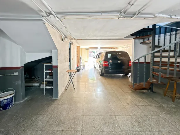 Casa amb terrasses, xemeneia i ampli garatge en Tres Torres, Granollers