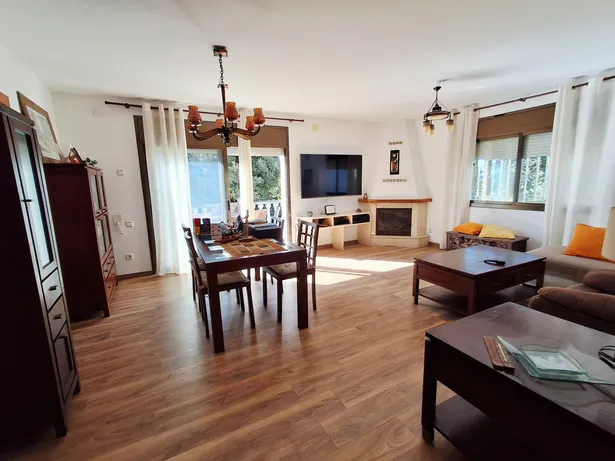 Casa preciosa en la Urbanización de Sant de la Roca del Vallès.