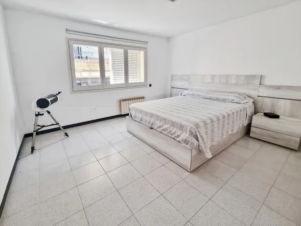 Casa pareada esquinera en parcela de 300 m² que se distribuye en varias plantas en Sant Andreu de Llavaneres