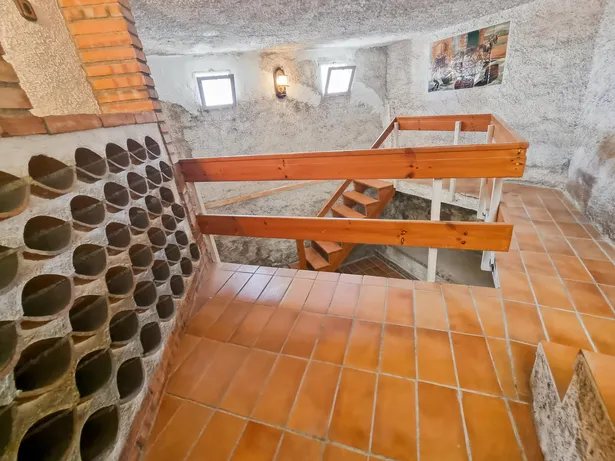 Casa pareada esquinera en parcela de 300 m² que se distribuye en varias plantas en Sant Andreu de Llavaneres