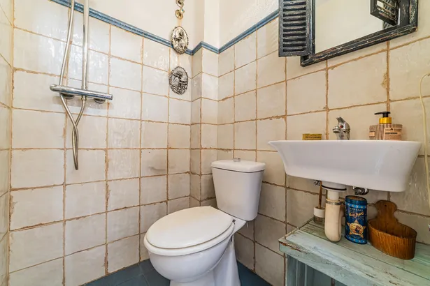 Casa de poble reformada a Argentona: llum, espai i terrassa