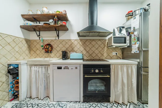 Casa de poble reformada a Argentona: llum, espai i terrassa