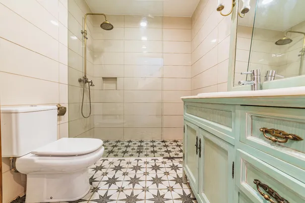 Casa de poble reformada a Argentona: llum, espai i terrassa