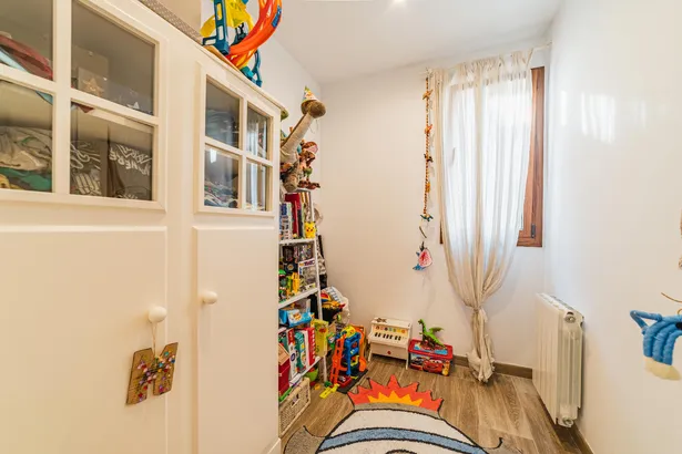 Casa de poble reformada a Argentona: llum, espai i terrassa
